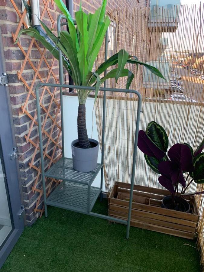 Lovely 1-Bed Serviced Apartment With Free Parking West Thurrock Exterior foto